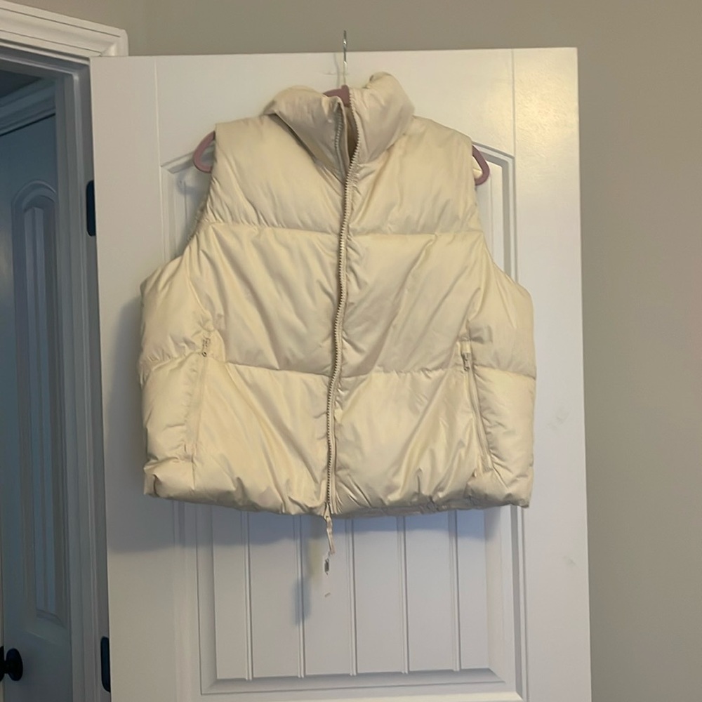White Old Navy Puffer Vest